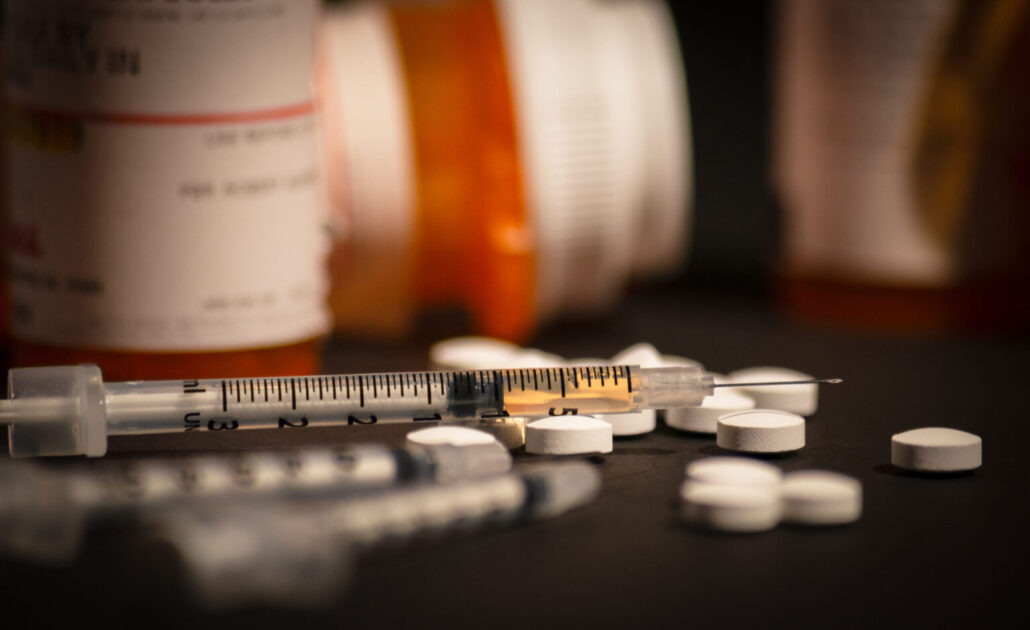 Drugs syringe and opioids Getty Images 1536x940 1 - راهی به سوی نور
